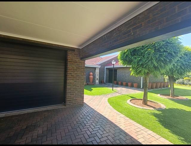 3 BEDROOM HOUSE FOR SALE IN GOLF PARK